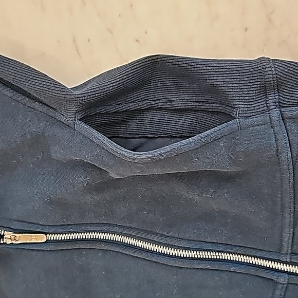 Excellent condition lululemon funnel-neck full zip sweater, teal, size 2 - Picture 7 of 8